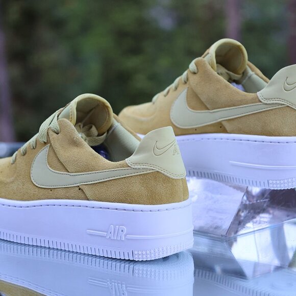 Nike Air Force 1 Sage Low Celery Women’s Size 8.5 - Picture 12 of 13